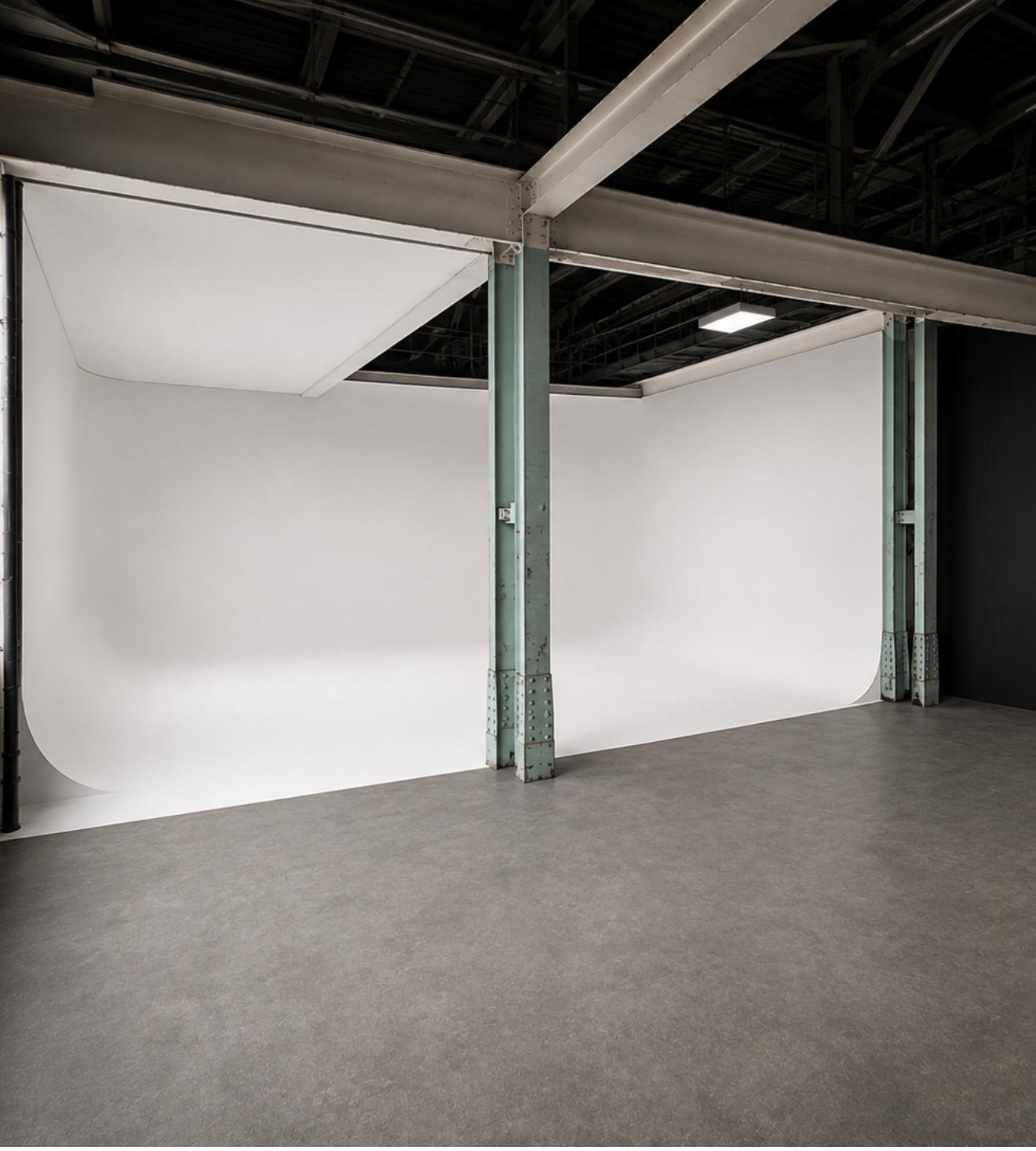 U-shaped white cyclorama at Eisen Hub