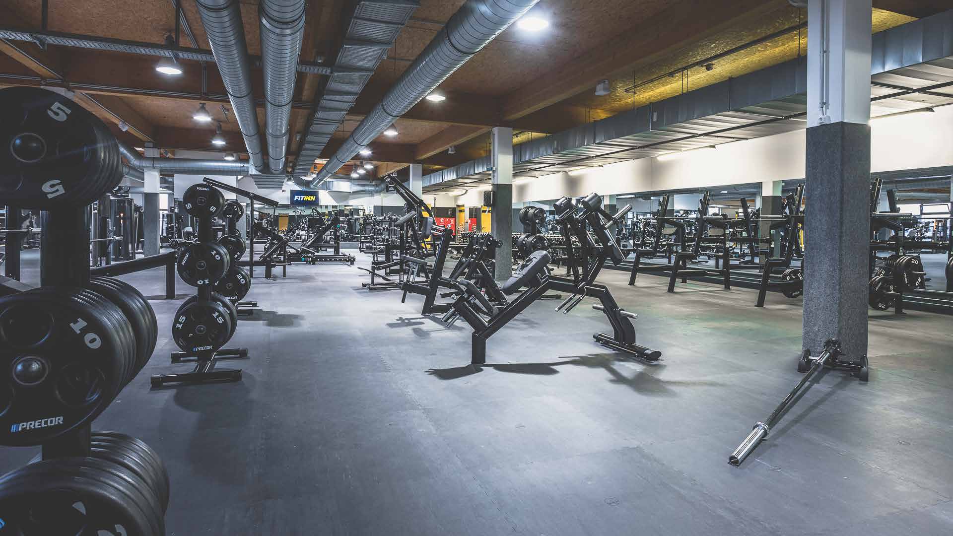 Pavigym Endurance S&S flooring across a gym training area